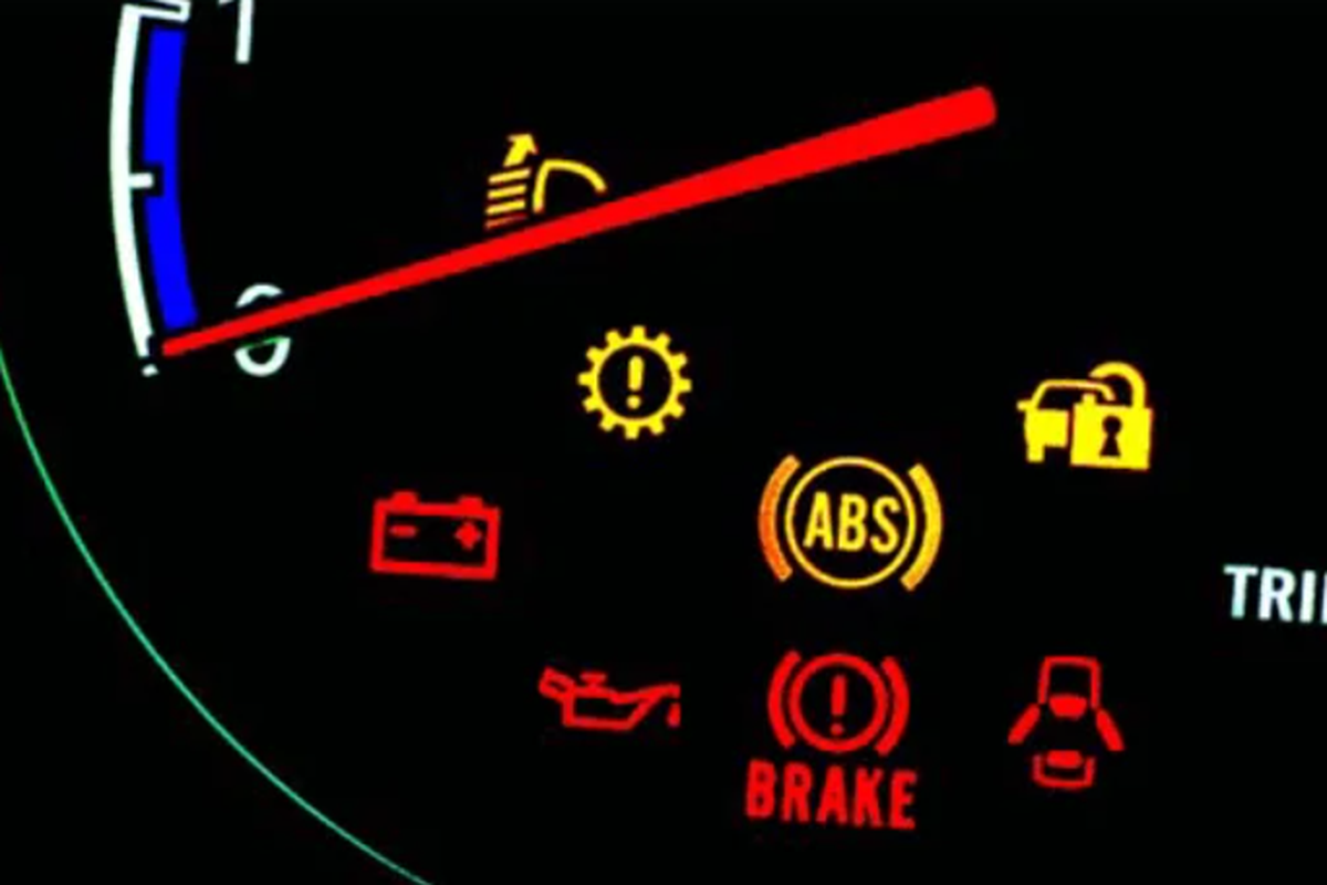 Mengapa Lampu Indikator Rem Menyala Terus Pada Mobil